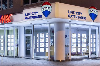 Unser Büro bei Nacht